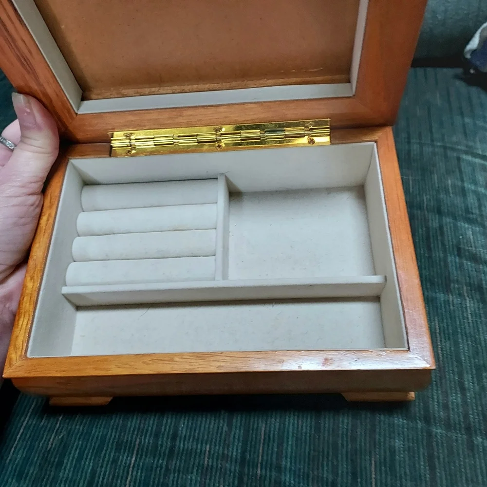 Vintage Burl Wood Jewelry Box Vanity Dresser Box Beautiful